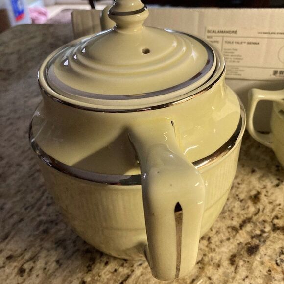 Hall's Vintage Silhouette Teapot with Creamer and Sugar including lids - Picture 14 of 14